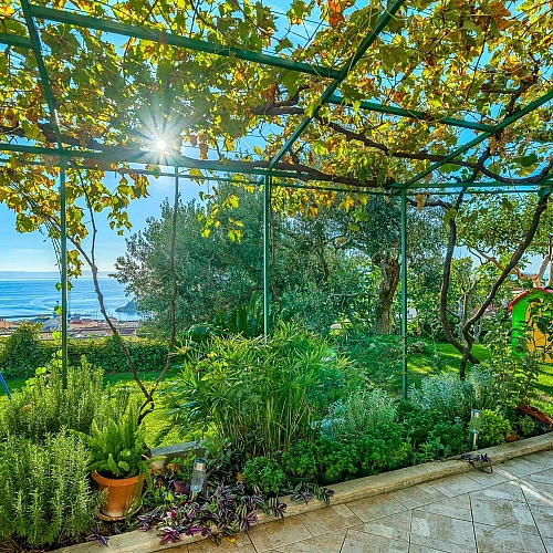 Villa Nugal - Familienvilla mit 5 Schlafzimmern und beheiztem Pool in Makarska