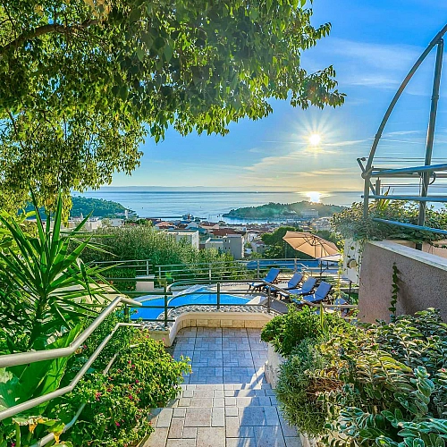 Villa Nugal - Familienvilla mit 5 Schlafzimmern und beheiztem Pool in Makarska