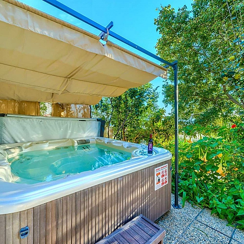 Villa Nugal - Familienvilla mit 5 Schlafzimmern und beheiztem Pool in Makarska