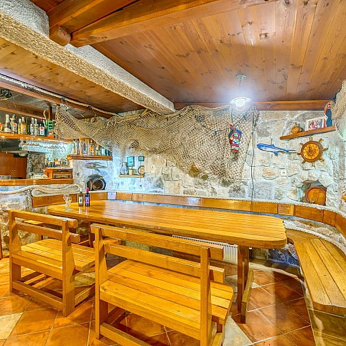Villa Nugal - Familienvilla mit 5 Schlafzimmern und beheiztem Pool in Makarska