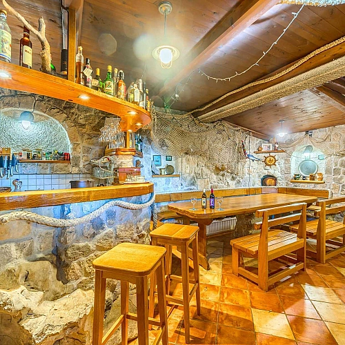 Villa Nugal - Familienvilla mit 5 Schlafzimmern und beheiztem Pool in Makarska