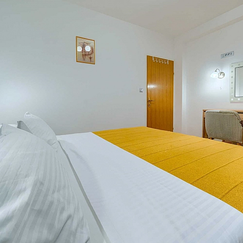 Villa Nugal - Familienvilla mit 5 Schlafzimmern und beheiztem Pool in Makarska