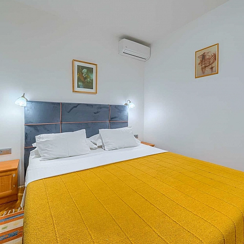 Villa Nugal - Familienvilla mit 5 Schlafzimmern und beheiztem Pool in Makarska