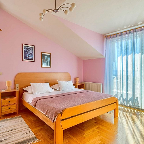 Villa Nugal - Familienvilla mit 5 Schlafzimmern und beheiztem Pool in Makarska