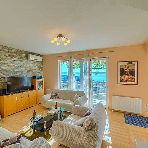 Villa Nugal - Familienvilla mit 5 Schlafzimmern und beheiztem Pool in Makarska