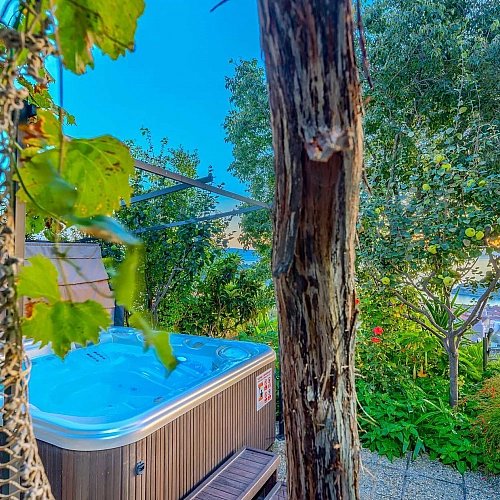 Villa Nugal - Familienvilla mit 5 Schlafzimmern und beheiztem Pool in Makarska