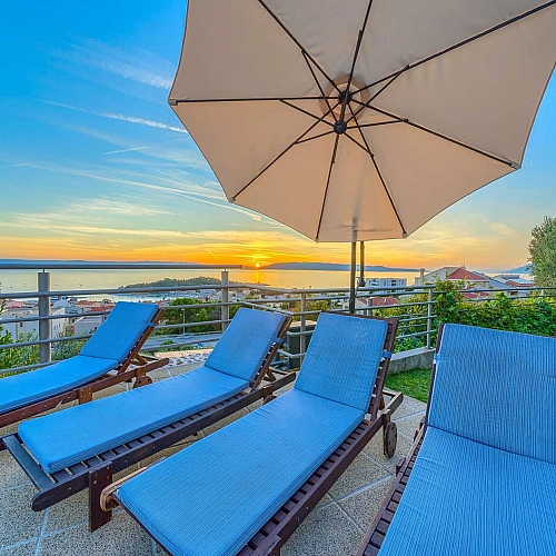 Villa Nugal - Familienvilla mit 5 Schlafzimmern und beheiztem Pool in Makarska