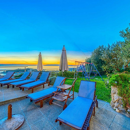 Villa Nugal - Familienvilla mit 5 Schlafzimmern und beheiztem Pool in Makarska
