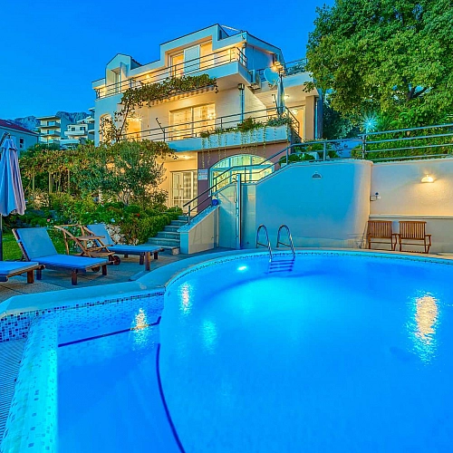 Villa Nugal - Familienvilla mit 5 Schlafzimmern und beheiztem Pool in Makarska