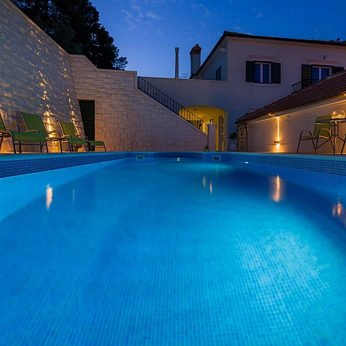Apartment Hvar 2 with a shared swimming pool