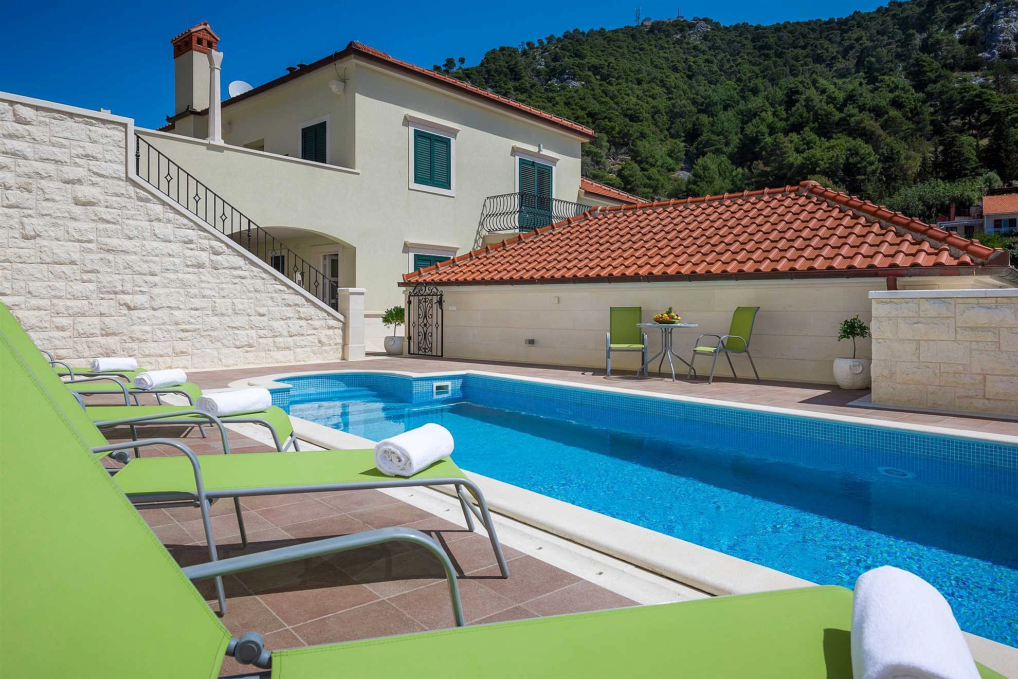 Apartment Hvar 3 with shared swimming pool