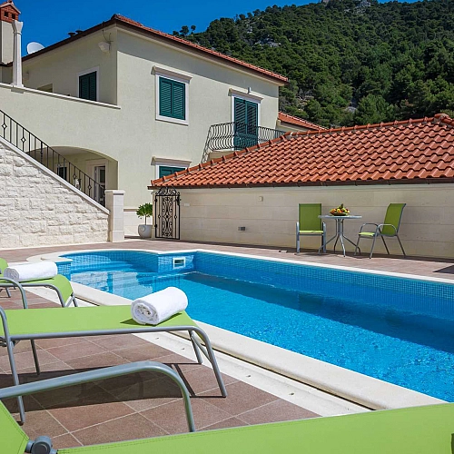 Apartment Hvar 4 with shared pool