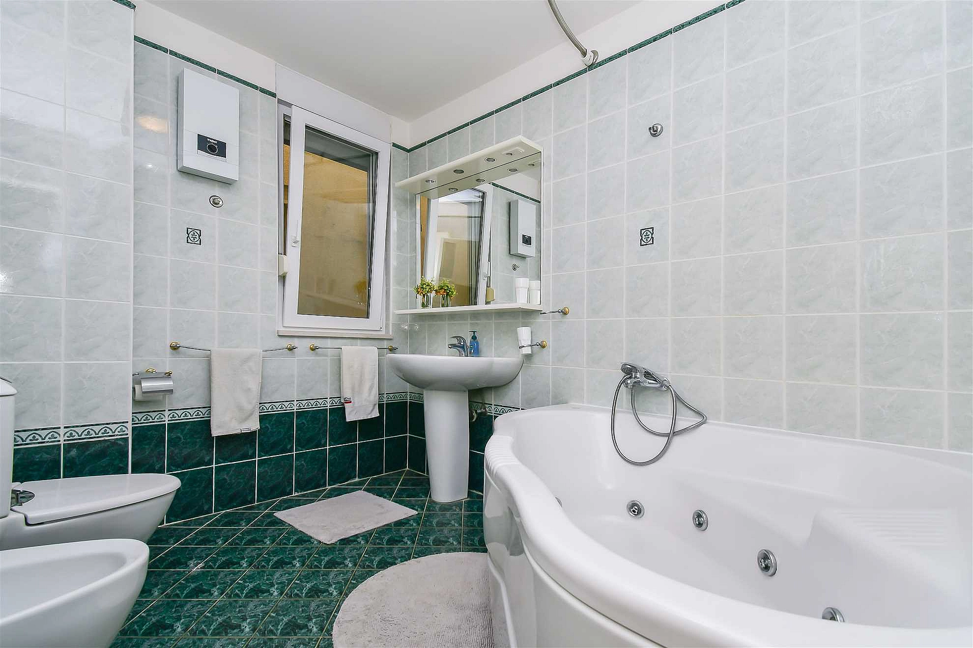 Apartment Butterfly, Split